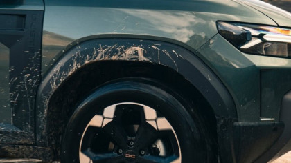 Dacia a lansat versiunea PICK-UP pentru unul din modelele sale. Cât costă? FOTO